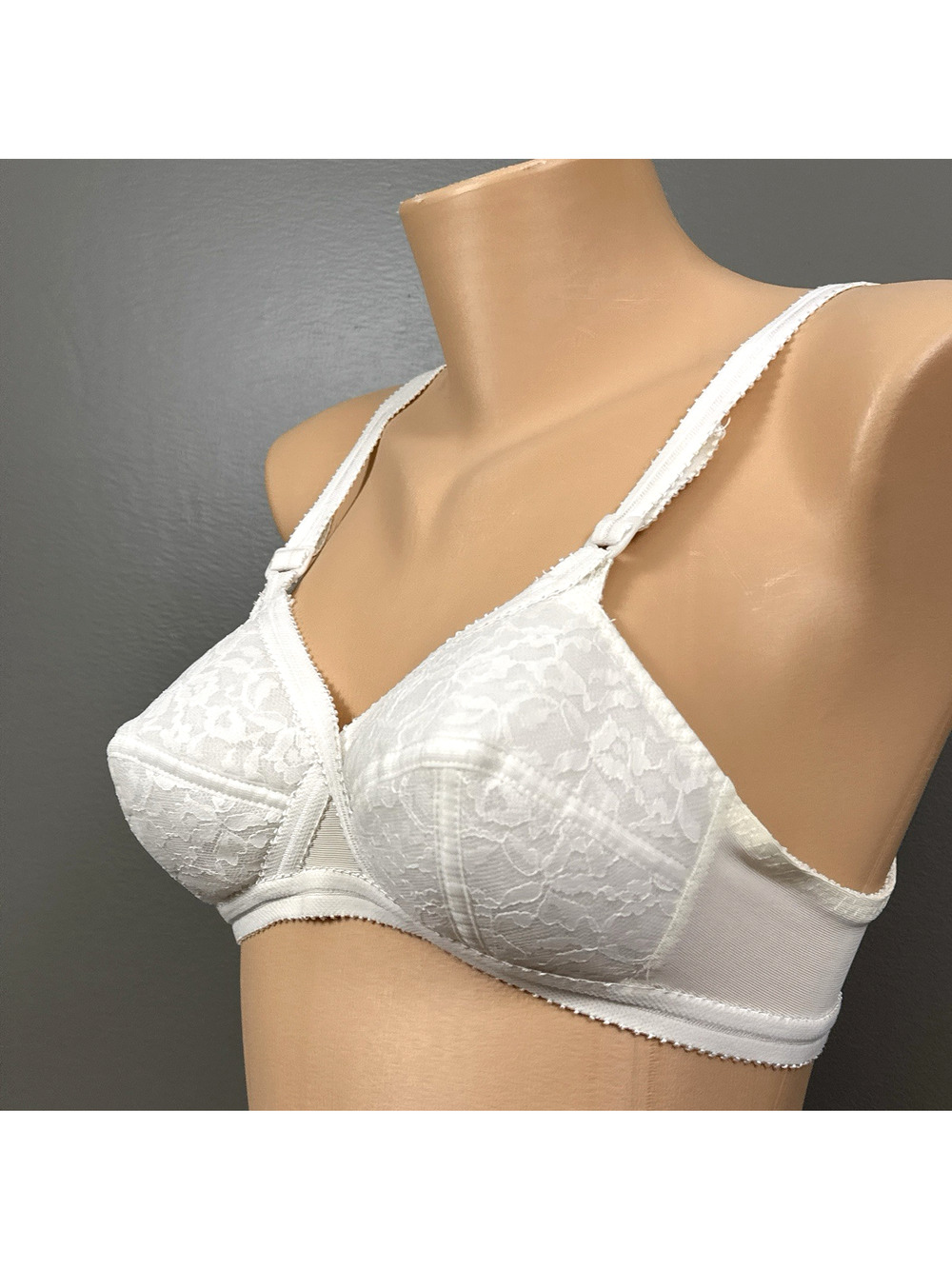 Vintage Playtex Soft Lined Padded Bra Style 56 34A White Pointed Bullet USA Made
